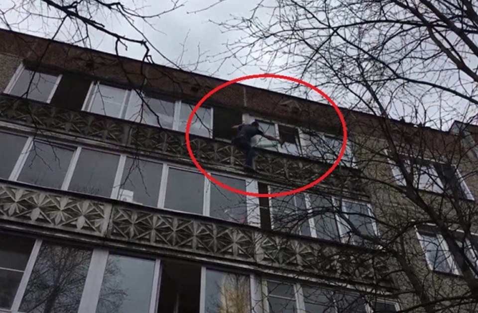 Высота 17 этажа. Спасение котика на 8 этаже Великий Новгород. Спасение кошки на севере Москвы 2023.