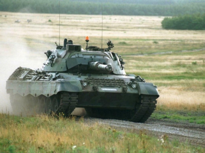 На Украине впервые замечены странные танки производства Германии
