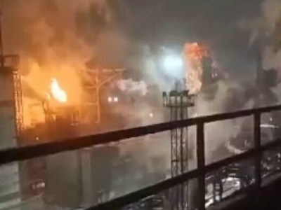 Взрывы и сильный пожар: полыхает металлургический комбинат в Липецке