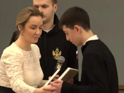 Путин наградил подростков, которые помогали людям во время теракта