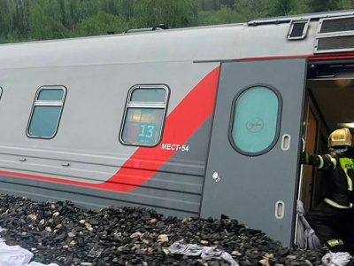 Проводник поезда рассказал о первых минутах после аварии в Коми